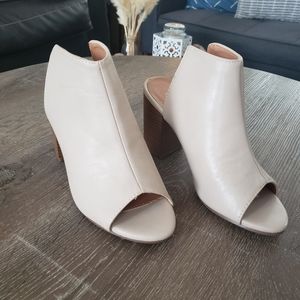 Yoki cream peep toe heeled mules size 7